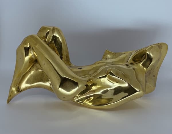 BRONZE - ZAGNI, GIAN PIETRO. ESCULTURA EM BRONZE POLIDO REPRESENTANDO MULHER. MEDIDAS; 47 X 18 X 12. — BRONZE