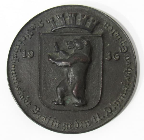 NUMISMÁTICA, medalha (1) em bronze alusiva a Olimpíada de Berlim realizada em 1936, Alemanha, Período Nazista, muito bom estado de conservação. — NUMISMÁTICA