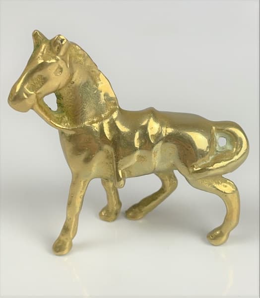 BRONZE - Pequena escultura de cavalo em bronze com 7cm de altura. — BRONZE