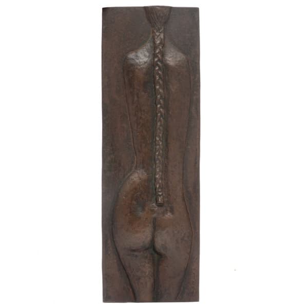 VASCO PRADO (Uruguaiana, RS, 1914 - Porto Alegre, RS 1998)- Moça de Trança. Relevo em bronze. Assinada V. Prado. 1981. 36 x 12 cm. Lote pertencente ao acervo de tradicional família paulistana de Américo Moreira dos Santos e Anella Mafalda Malzoni. — Vasco Prado