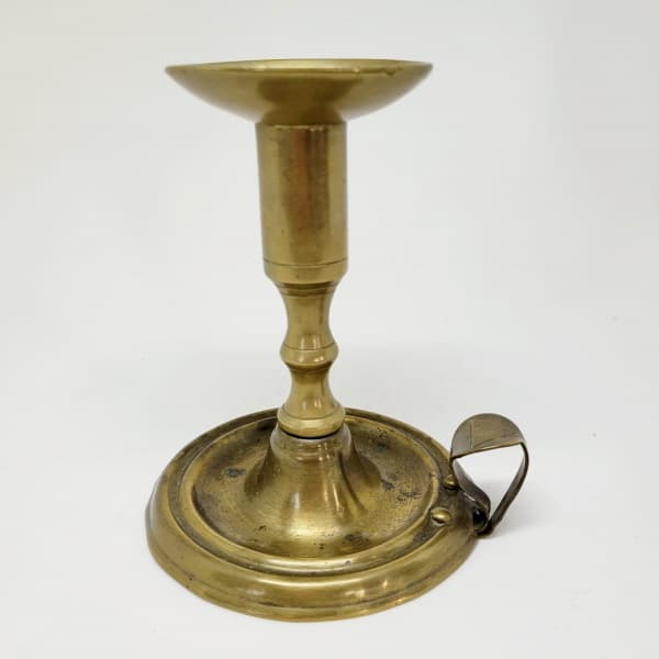 PALMATIRIA PORTA VELA EM BRONZE, COM DESENHOS DE ÂNCORA. MEDINDO: 12 X 11 CM. — PALMATIRIA PORTA VELA EM BRONZE