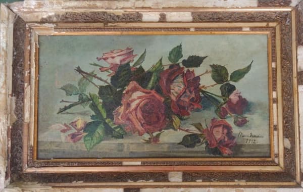 Maria Menezes . "Cravos" . Óleo s/tela . 25 cm. X 45cm. assinado e datado ( 1912) . Moldurado . Moldura necessita reparos . — Maria Menezes