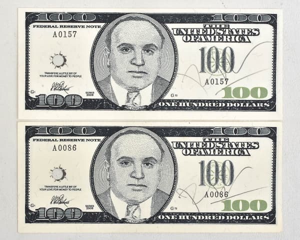 CILDO MEIRELES (1948) e JOÃO BOSCO RANAUD (1954) "One Hundred Dollars", duas notas em litografia sobre papel, 6 X 14 cm, assinadas no c.i.d. — Cildo Meireles
