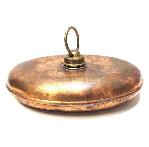 COLECIONISMO---ANTIGO RECIPIENTE EM COBRE, PARA ESQUENTAR CAMA COM ÁGUA QUENTE. DETALHES EM BRONZE. --- Med:28cm comp x 10cm alt. — COLECIONISMO