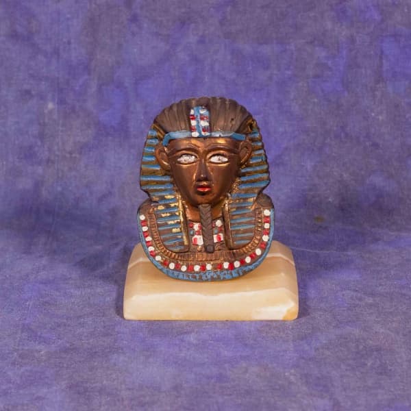 COLECIONISMO - Estátua em bronze com base de mármore. Medidas; 12 x 12cm Base - 15 cm altura — COLECIONISMO