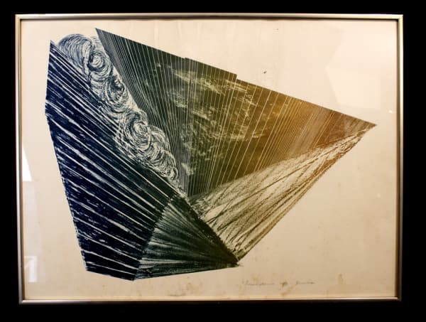 MARIA BONOMI (Meina, Itália, 1935) "Preciso dormir", xilografia em cor sobre papel, medindo 50 cm x 68 cm, a.c.i.d., numerada "51/60". No verso, etiqueta da casa paulistana "Esquema Molduras Ltda.". — BONOMI, Maria