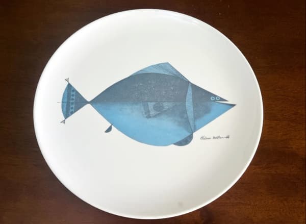 ALDEMIR MARTINS - Prato Melcrome fabricado pela Goyana - Ornamim - anos 60, medindo 25X25 cm. com gravura representando um peixe. com pequenas marcas do tempo. — Aldemir Martins