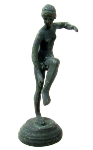 BRONZE - Escultura em bronze representando no feminino apoiada sobre base circular alt 11cm base 3,5cm. Marcado no fundo. — BRONZE
