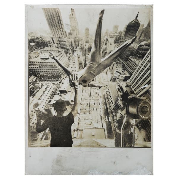 ATHOS BULCÃO (1918 2008) - Raríssima fotomontagem, O duplo, década de 50. Medidas: 24x18cm.(apresenta leves sujicidades). Nota sobre o artista: Athos Bulcão (Rio de Janeiro RJ 1918 - Brasília DF 2008) Pintor, escultor e arquiteto. Em 1939, abandona o curso de medicina para dedicar-se à pintura. Apresentado por Murilo Mendes (1901 - 1975) ao casal Vieira da Silva (1908 - 1992) e Arpad Szenes (1897 - 1985), frequenta o ateliê deles na década de 1940. Em 1945, trabalha como assistente de Candido Po — Athos Bulcão