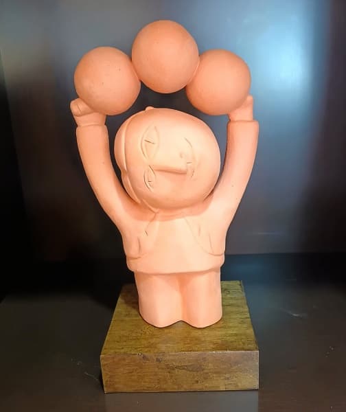 INOS CORRADIN, Equilibrista, escultura em terracota, 25 x 13cm, assinada no dorso — Inos Corradin