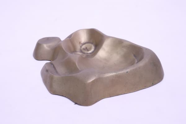 BRONZE- Centro de mesa em bronze dourado e cinzelado representando "Abstrato" Med: 18 x 25 x 5cm — BRONZE