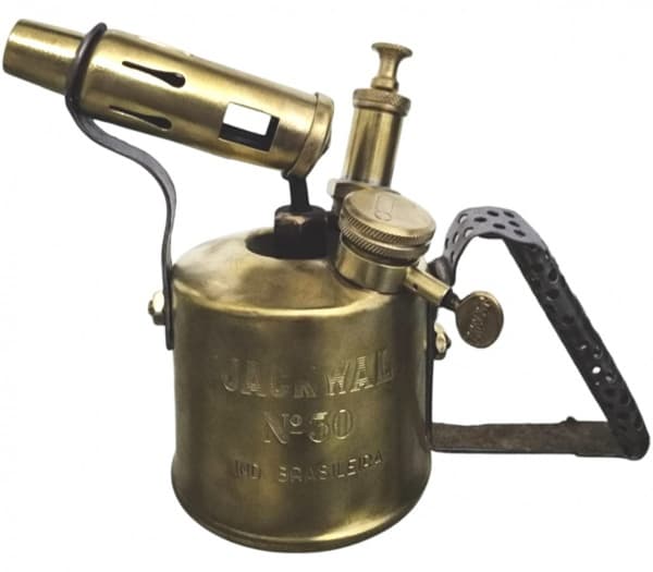 COLECIONISMO--ANTIQUÍSSIMO MAÇARICO EM BRONZE DOURADO, DA MARCA JACKWAL Nº 30, MARCA REFERÊNCIA EM MAÇARICOS. ---PEÇA CONSERVADA,MAS NÃO FOI TESTADA--RARA E DECORATIVA PARA COLECIONADORES DE ANTIGUIDADES. --Med: 20cm- comp x 9 cm -largx 15,5 cm.Alt — COLECIONISMO