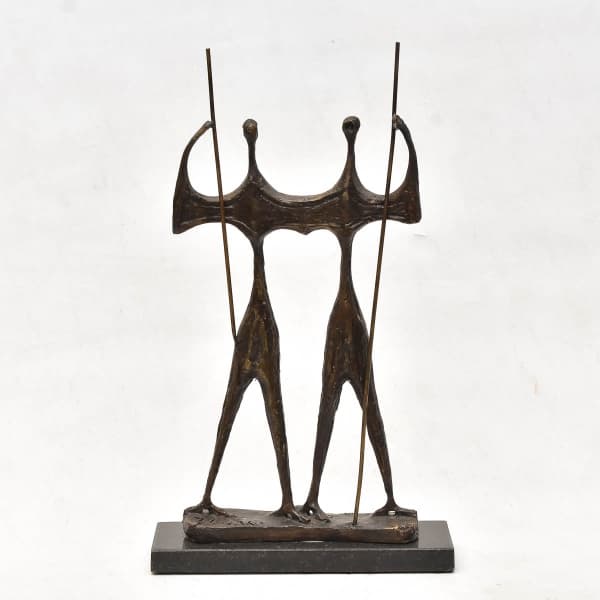 BRUNO GIORGI - " Candangos ", escultura contemporâneo em bronze cinzelado e patinado, apoiada sobre base em marmore preto. Med.: 46 x 23 cm. — Bruno Giorgi