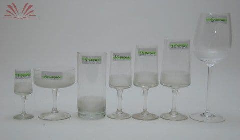 Aparelho em cristal incolor — Não identificado
