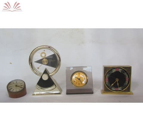 Lote com 4 relógios decorativos — Não identificado