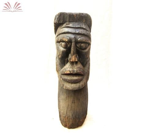 Grande carranca de madeira entalhada — Não identificado