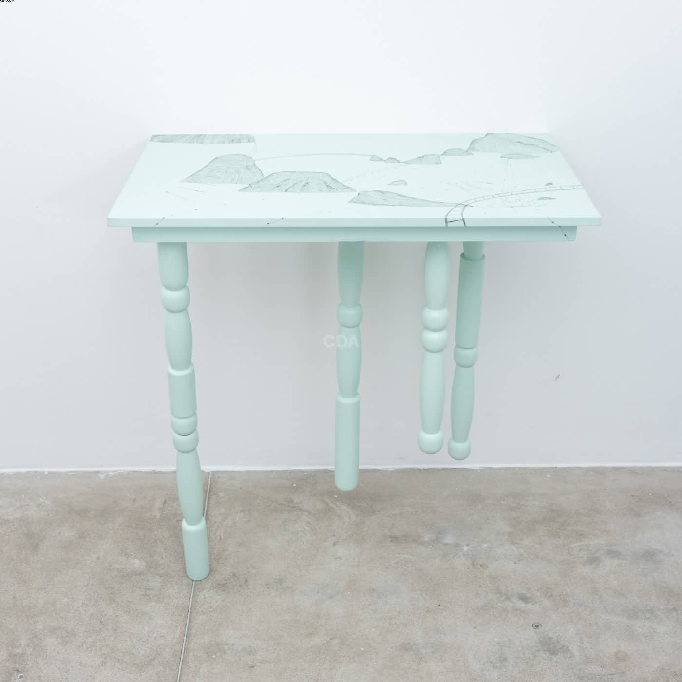 Table — Sandra Cinto