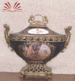 Porcelana francesa de Sèvres — Não identificado
