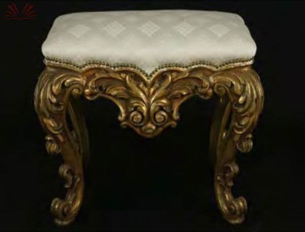 Banqueta de madeira — Não identificado