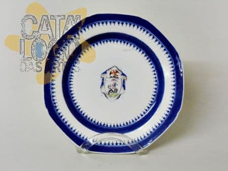 Prato raso de porcelana — Não identificado