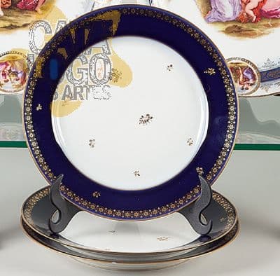 Conjunto de 12 pratos de porcelana de Sévres — Não identificado