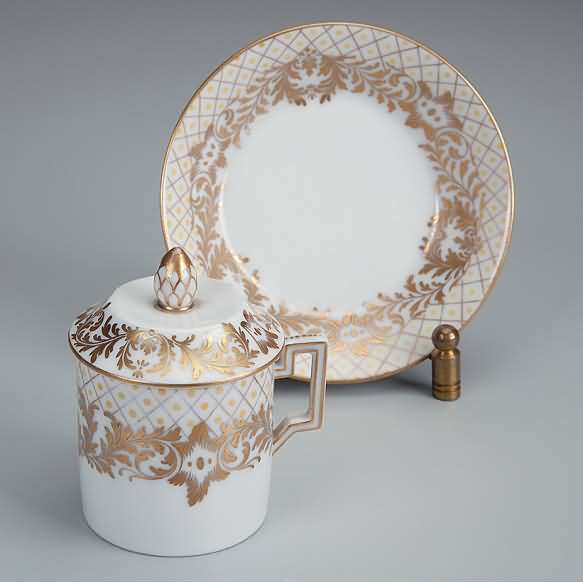 Xícara com tampa de porcelana de Viena — Não identificado