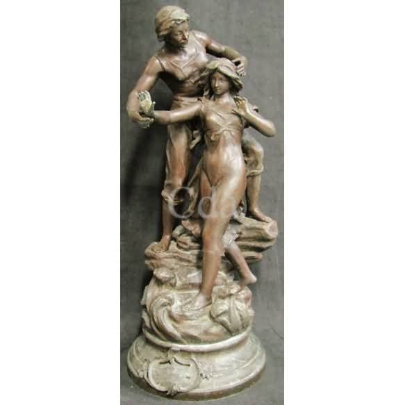 Escultura representando Casal em diálogo sobre rochas — Não identificado