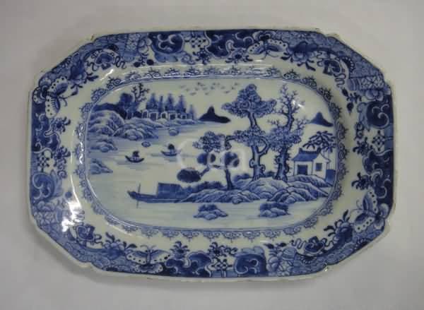 Travessa retangular com cantos chanfrados em porcelana chinesa da "Cia das Índias" — Não identificado