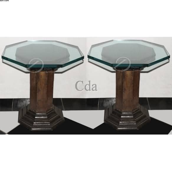 Par de pequenas colunas de madeira — Não identificado