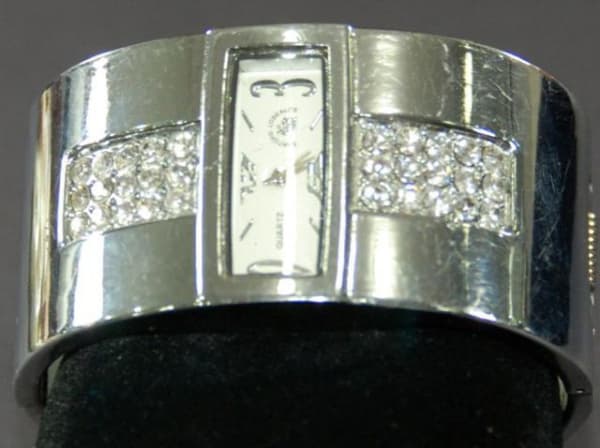 Relógio Bracelete com Strass — Não identificado