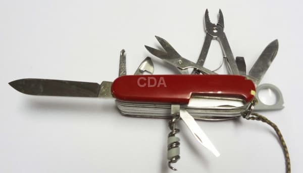 Antigo canivete da Victorinox moddeo 40567 - completo, com diversos acessório no estojo original em — Não identificado