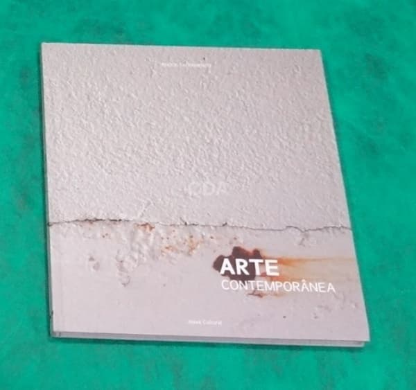 Livro: SACRAMENTO, Enock. Arte Contemporânea. s.l.: Alexa Cultural, 2011. 128p. Capa dura. Ilustrado — Não identificado