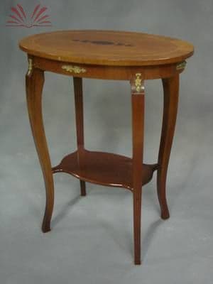 Mesa estilo francês — Não identificado