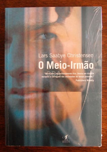 Livro: "O Meio-Irmão", Lars Saabye Christensen, Editora Objetiva, 584 páginas, capa brochura, Novo. — Não identificado
