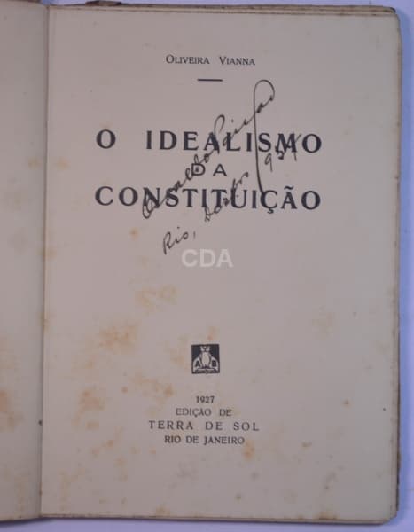 Livro: O Idealismo da Constituição, de Oliveira Vianna, 1927. Edição de Terra do Sol, 158 páginas. O — Não identificado