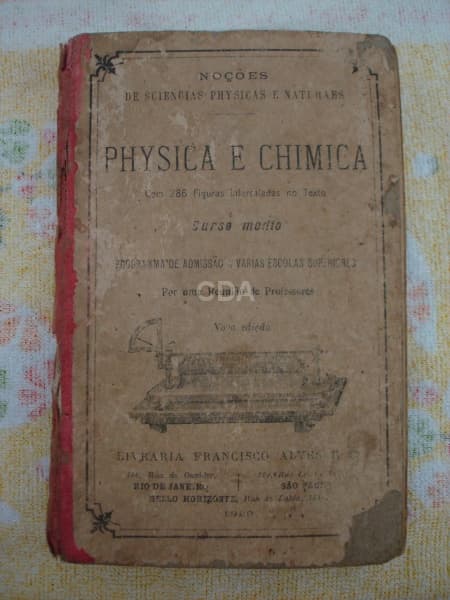 Exemplar do livro NOÇÕES DE SCIENCIAS PHYSYCAS E NATURAES (PHYSICA E CHIMICA), por uma Reunião de Pr — Não identificado
