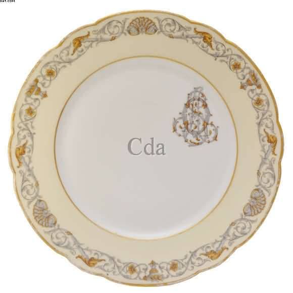 Prato em porcelana européia — Não identificado