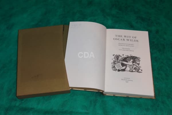 Livro: The Wit of Oscar Wilde. Selected and introduced by Merlin Holland. Illustrated by Ian Archie — Não identificado