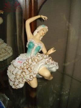 Bailarina de porcelana Nacional policromada — Não identificado
