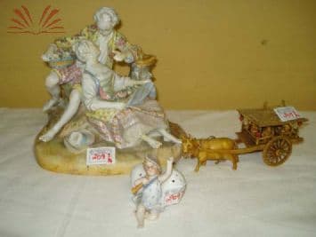 Grupo escultórico de porcelana européia — Não identificado
