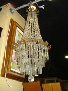 Lustre de bronze e contas de cristal — Não identificado