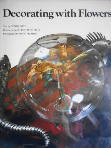 Decorating With Flowers, livro de capa dura com 244 páginas ricamente ilustradas. Livro em inglês. — Não identificado