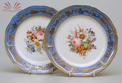 Conjunto de pratos em porcelana européia — Não identificado