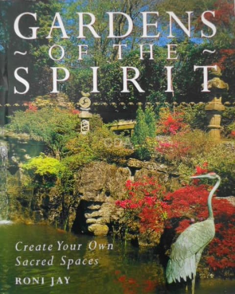 Gardens of the Spirit, capa dura com 144 páginas ricamente ilustradas. — Não identificado