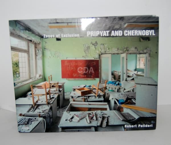 Robert Polidore, Livro de Capa Dura, onde o autor apresenta fotos de seu trabalho realizado com cas — Não identificado