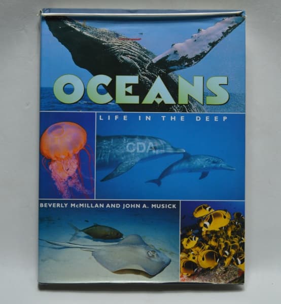 Livro Oceans life in the deep. — Não identificado