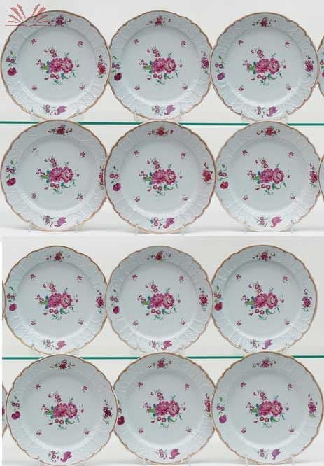 Conjunto de 12 pratos rasos em porcelana Companhia das Índias - Reinado Qianlong (1736 - 1795) — Não identificado