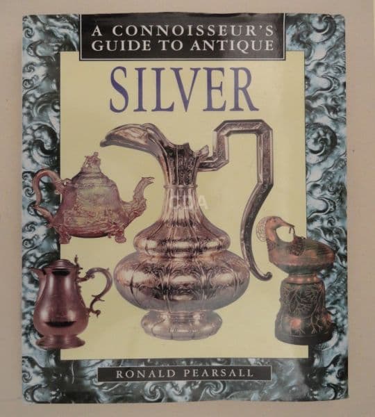 LIVRO - "A CONNOISSEUR'S GUIDE TO ANTIQUE-SILVER". EDITORA SMITHMARK. 128 PÁG, 31 X 23. — Não identificado