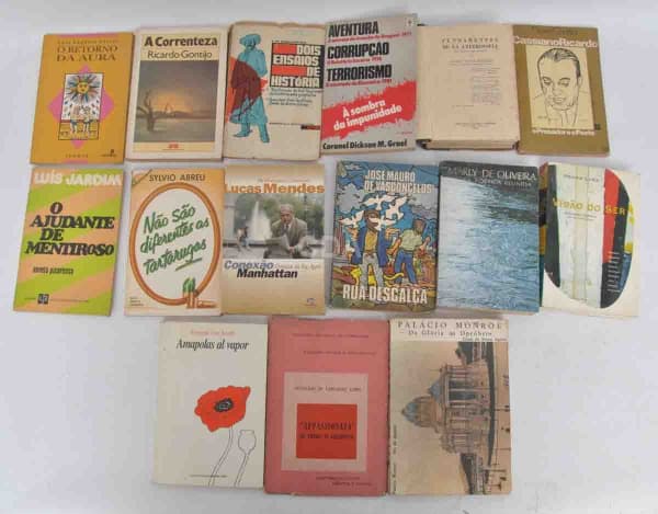 LIVROS (15) LITERATURA - "O RETORNO DA AURA" - "AMAPOLAS AL VAPOR" - "RUA DESCAL — Não identificado
