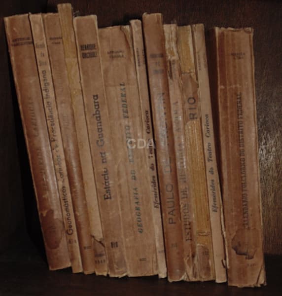 Livro - Coleção cidade do Rio de Janeiro 12 volumes (incompleta) - Prefeitura do distrito federal, a — Não identificado